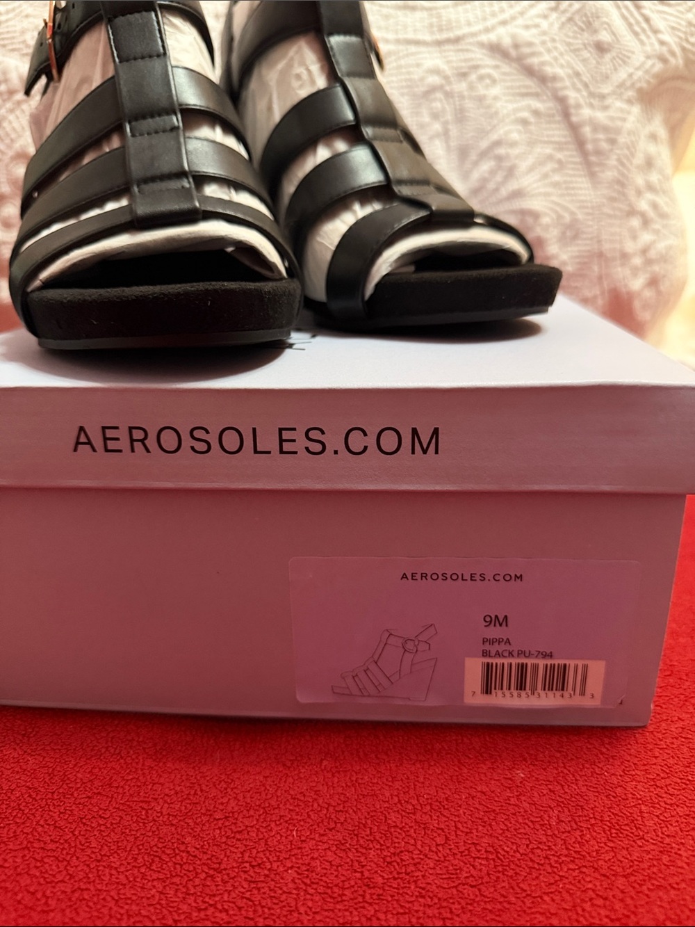 AEROSOLES Black Strappy Gladiator Sandals